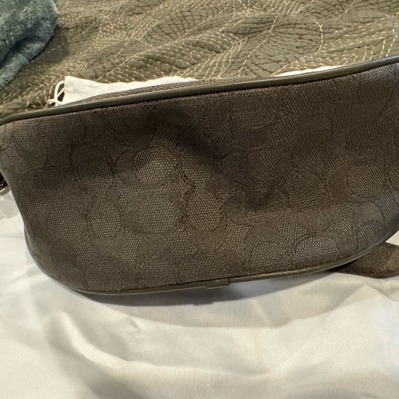 Coach Hall Sling 45 in Signature Jaquard with silk bag - Picture 4 of 5